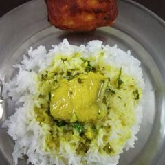 A picture of Fish in curd gravy and crispy fried fish.