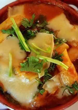 A picture of Korean baked spicy cheesy rice cake 韩式焗辣年糕.