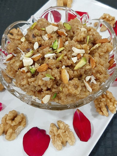 अक्रोड हलवा (Akrod halwa recipe in marathi) रेसिपी चे मुख्य फोटो