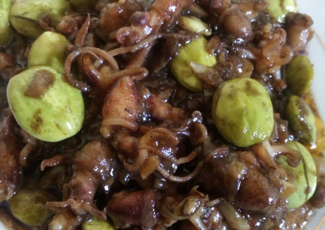 Cumi-cumi bayi dengan lada hitam