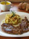Filete de pierna de cordero con patata a lo pobre
