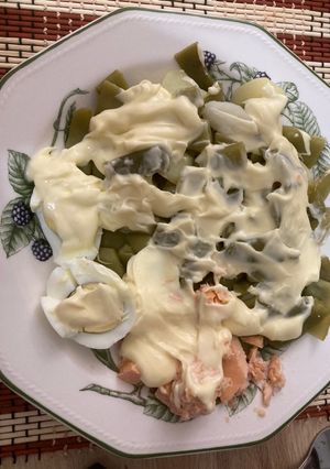 Una foto de Hervido de judías verdes con huevo duro y salmón