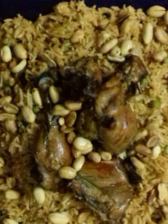 صورة لوصفة كبسة مع بازيلا وجزر