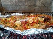 Una foto de corvina a la parrilla