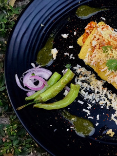 સેઝવાન ચીઝ લોચો રોલ (Sezwan Cheese Locho Roll in Gujarati) રેસીપી મુખ્ય ફોટો