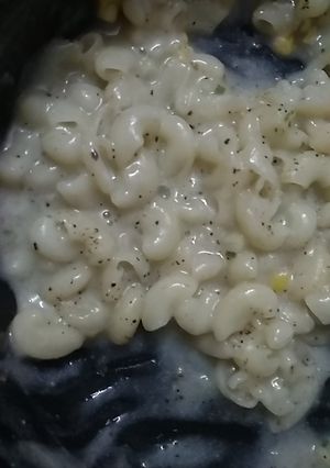 A picture of White sauce pasta.