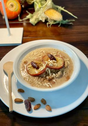 Couscous-Porridge mit karamellisiertem Apfel Rezepthauptbild