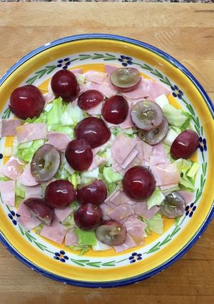 Foto principal de Ensalada de jamón y uva
