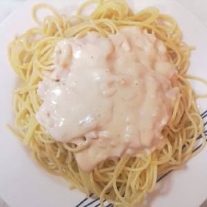 Spaghetti en salsa blanca