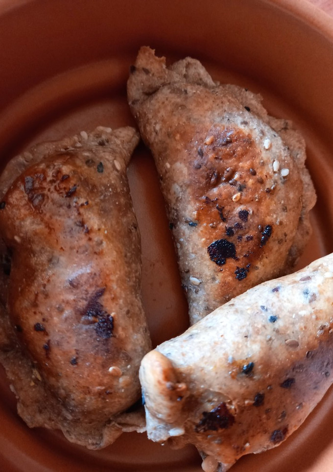 Una foto de Empanadas caprese con masa casera