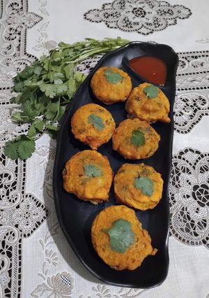 A picture of Aloo Tikki.