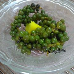 A picture of Green Peppercorns Lemon Pickle.