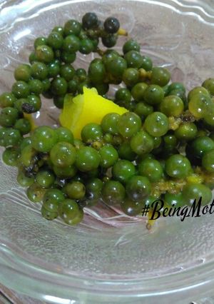 A picture of Green Peppercorns Lemon Pickle.