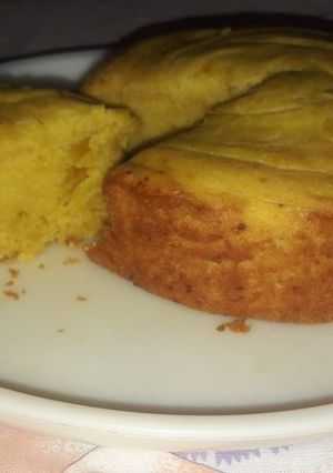 A picture of Egg less mango cake in cooker.