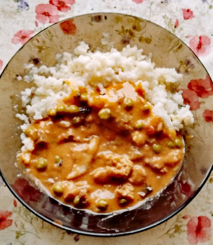 Bakonyi tokány gazdagon (zöld borsóval és gombával) recept fotója