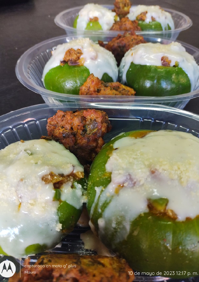 Una foto de Zapallitos rellenos con carne 🥩 y Salsa Blanca 😋!🇦🇷❤️