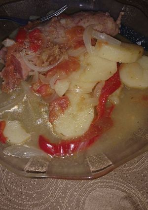Una foto de Chorizo a la pomarola con papas