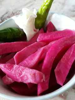 صورة لوصفة طرشي الشلغم (اللفت) الأحمر العراقي اللذيذ 💗💗💗