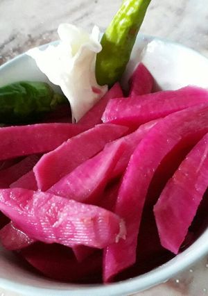 صورة لوصفة طرشي الشلغم (اللفت) الأحمر العراقي اللذيذ 💗💗💗