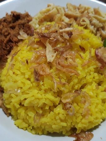 Cara Mudah Menyiapkan Resep  Nasi kuning praktis yang Menggugah Selera, Menggugah Selera