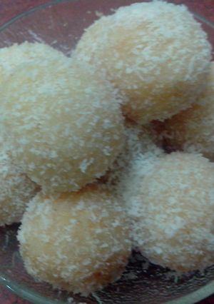 नारियल के लड्डू (nariyal ke ladoo recipe in Hindi) रेसिपी मुख्य फोटो
