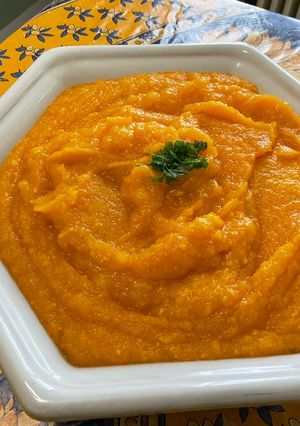 Une photo de Purée de pommes de terre et courge butternut au parmesan