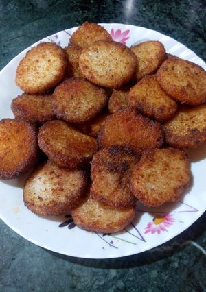 পাউরুটির টক ঝাল মুচমুচে বিঙ্কুট (paurutr tok jhaal muchmuche biscuit recipe in Bengali) রেসিপির প্রধান ছবি