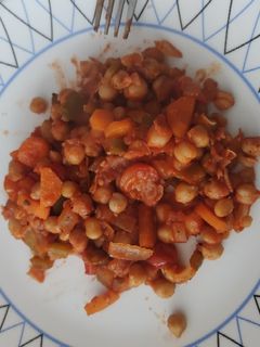 Una foto de Garbanzos al horno con verduras