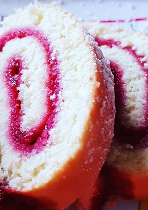 Une photo de Gâteau roulé à la confiture de framboise