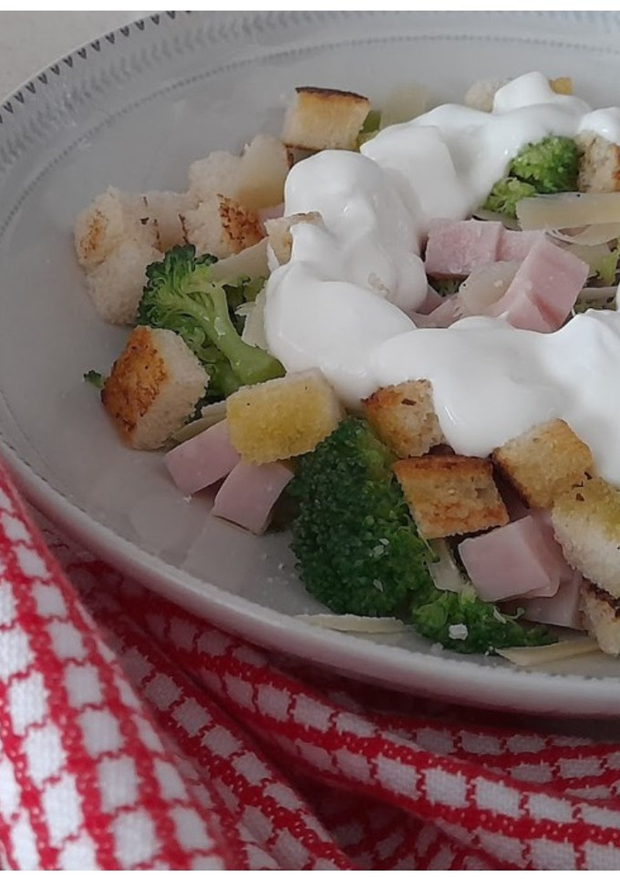 Una foto de Ensalada falso césar