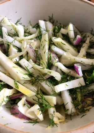 A picture of Kohlrabi and fennel salad - vegan.