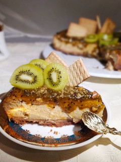 Una foto de Tarta de Queso Especiada con Kiwi y Lima en Olla GM