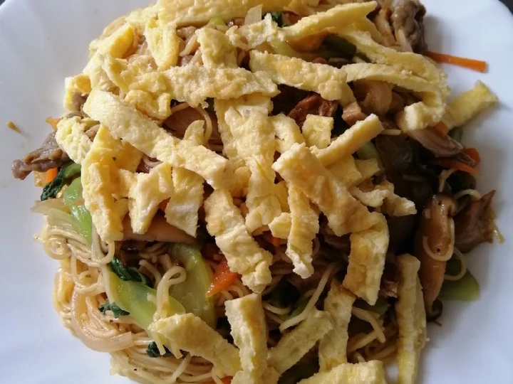 Easy Ways Make Recipes Noodle with Egg the Can Spoil the Tongue Really Delicious.