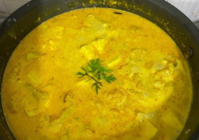 How to Cook Thai yellow curry with paneer and cauliflower