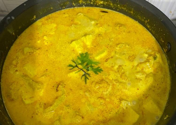 Step-by-Step Guide to Prepare Super Quick Homemade Thai yellow curry with paneer and cauliflower