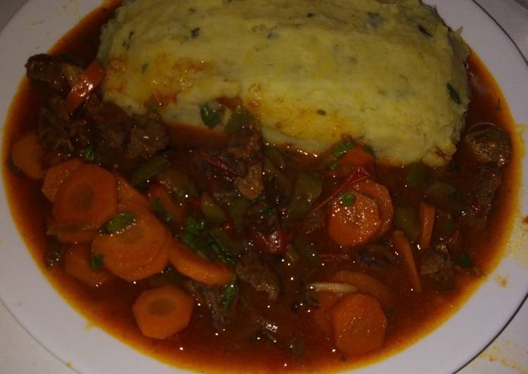 Recipe of Perfect Mashed potatoes with beef stew