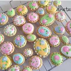A picture of Painting cookies.