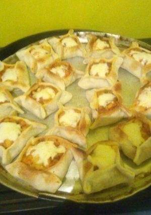 Una foto de Pastelitos de pollo con queso