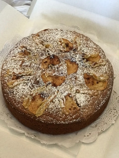 Una foto de Torta de manzana dominguera 🥧🍎
