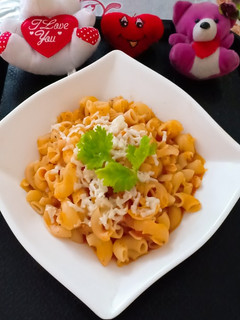 A picture of Cheesy red sauce pasta.
