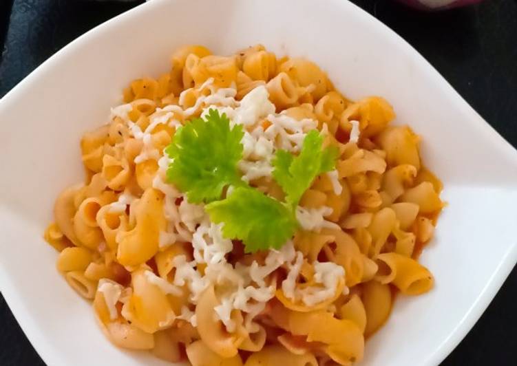 Cheesy red sauce pasta