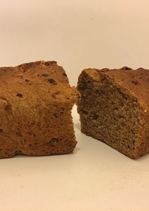 Una foto de Pan de centeno con pasas, semillas y marsala