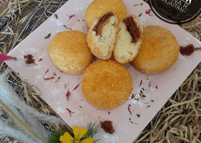 Bagaimana Menyiapkan Roti Goreng Kelapa, Enak