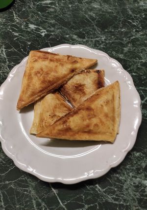 Levelesháromszög szendvicssütőben recept fotója