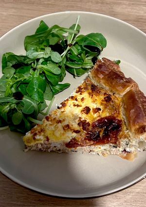 Une photo de Quiche au thon et tomates séchées