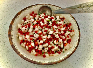 Una foto de Ensalada de rábano y pimiento