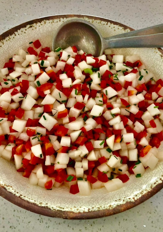 Una foto de Ensalada de rábano y pimiento