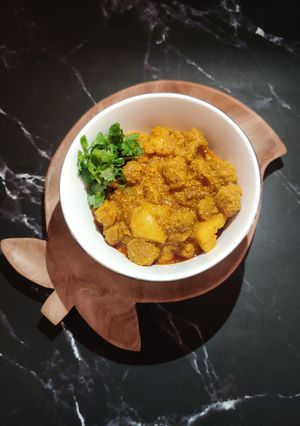 A picture of Posto soya aloo curry.