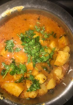 A picture of Aloo ki sabzi-tomato gravy ke sath.