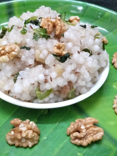 வால்நட் ஜவ்வரிசி கிச்சடி (Walnut javvarisi kichadi recipe in tamil) செய்முறை முக்கிய புகைப்படம்
